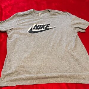 Nike Men's Heather Gray Short Sleeve Tee